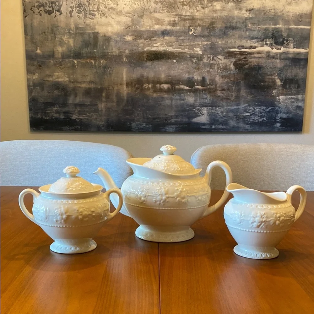 Wedgwood Wellesley Tea set made in England Ivory Pot, Creamer, Sugar Bowl lids